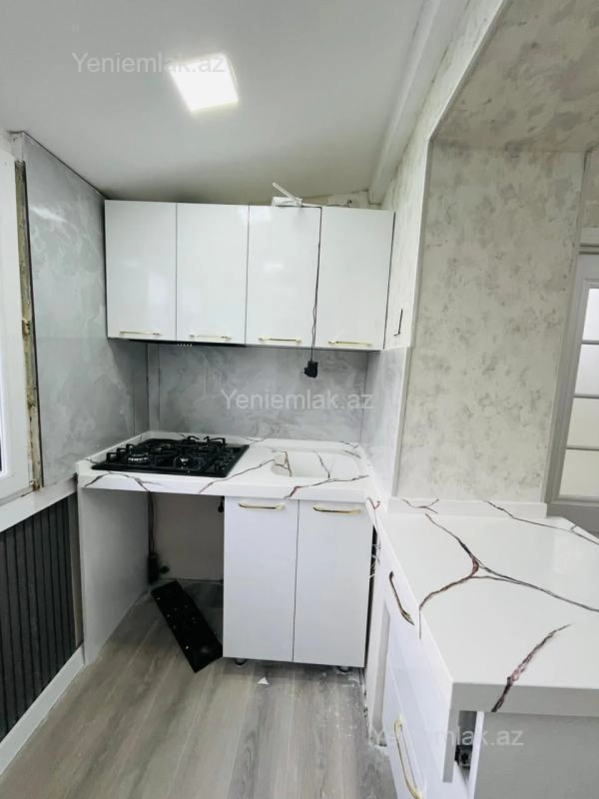 Satılır 2 otaqlı köhnə tikili 35 m²