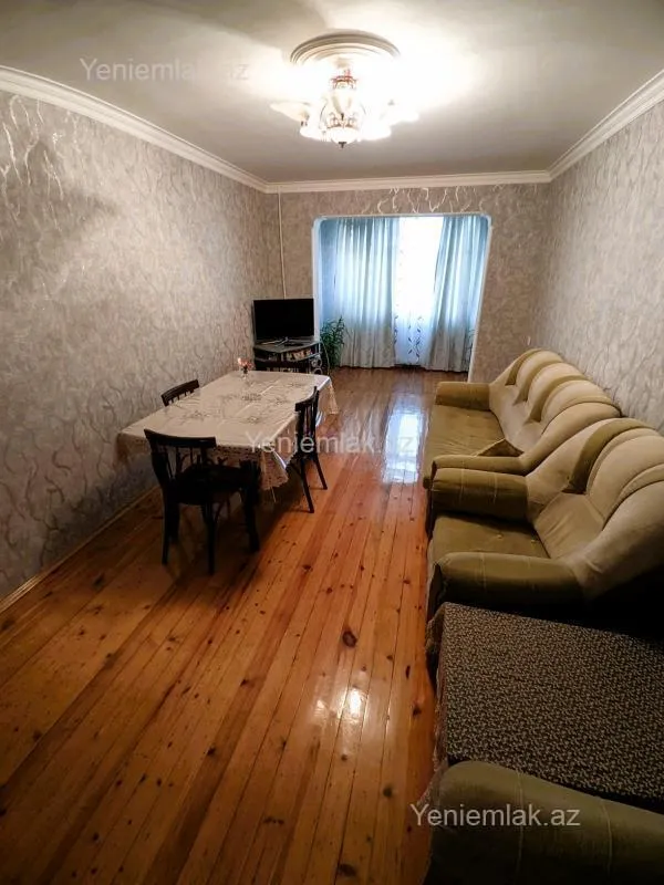 Satılır 4 otaqlı köhnə tikili 100 m²