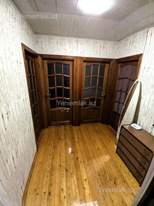 Satılır 4 otaqlı köhnə tikili 100 m²