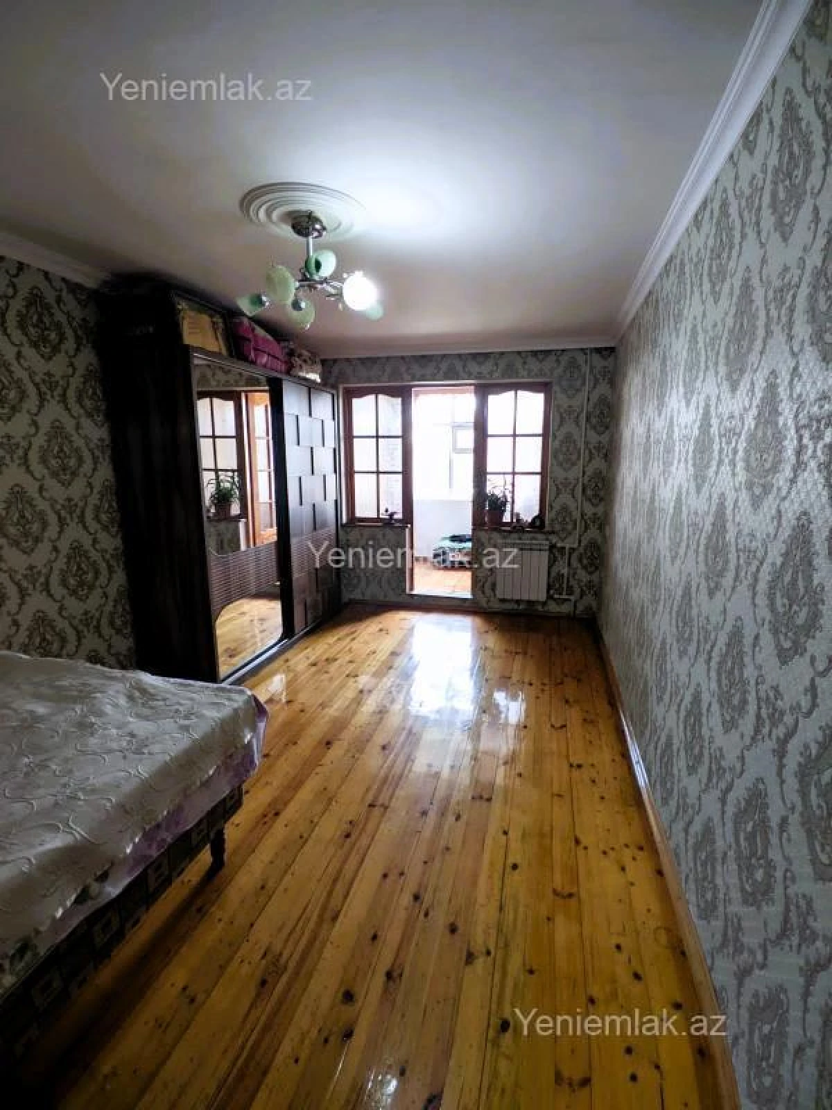 Satılır 4 otaqlı köhnə tikili 100 m²