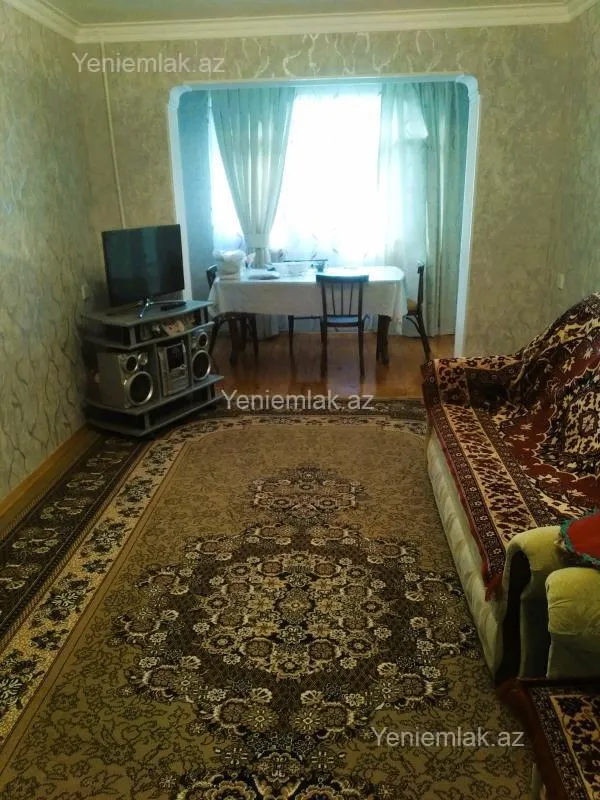 Satılır 4 otaqlı köhnə tikili 100 m²