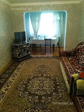 Satılır 4 otaqlı köhnə tikili 100 m²