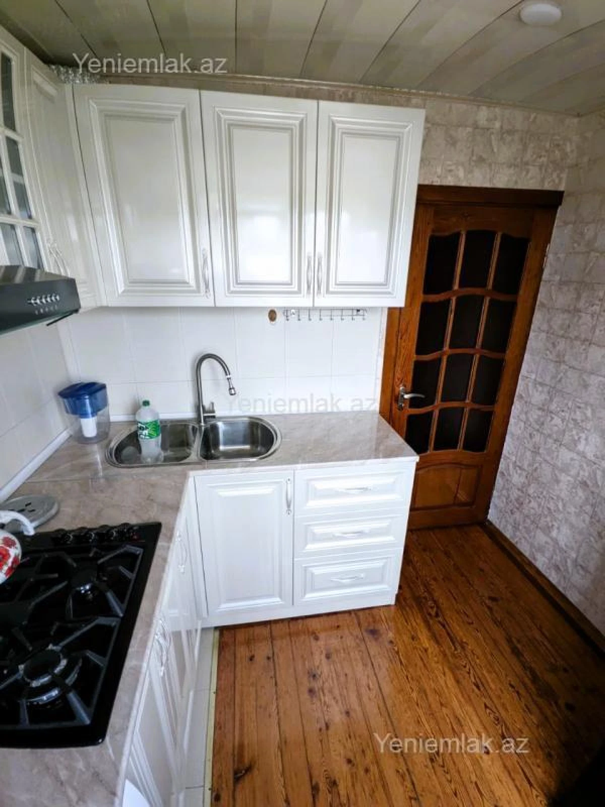 Satılır 4 otaqlı köhnə tikili 100 m²