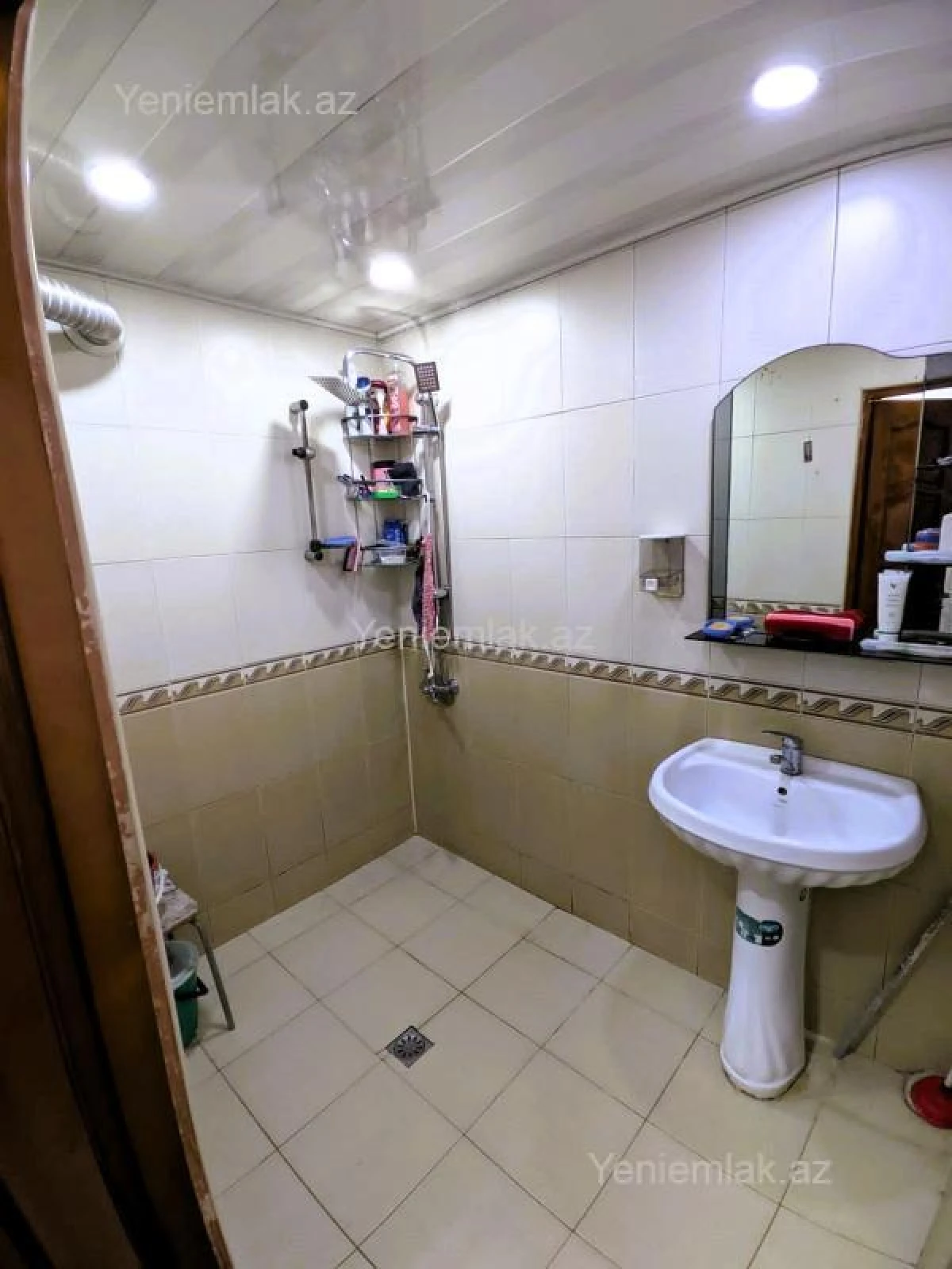 Satılır 4 otaqlı köhnə tikili 100 m²