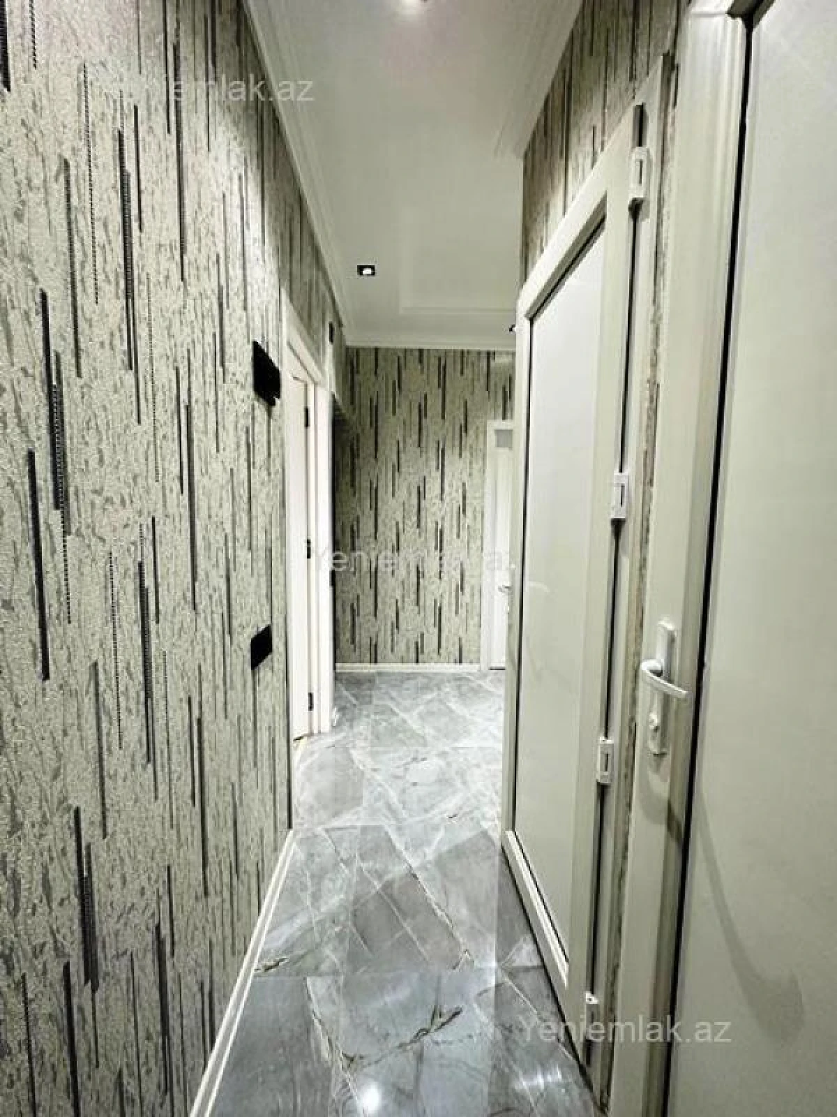 Satılır 2 otaqlı köhnə tikili 65 m²