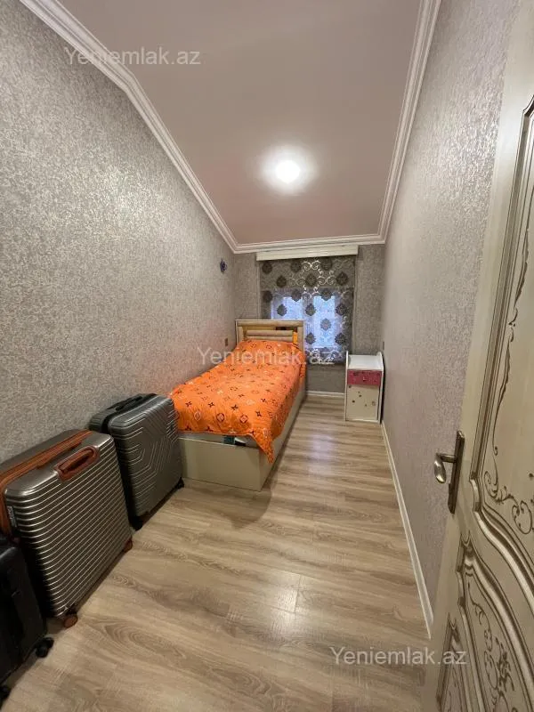Satılır 6 otaqlı həyət evi 200 m²