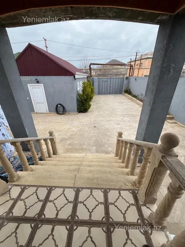 Satılır 6 otaqlı həyət evi 200 m²