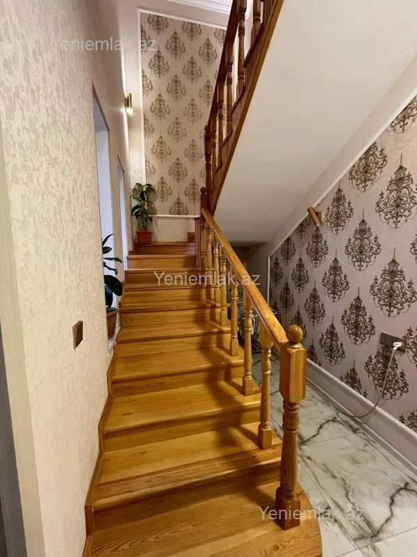 Satılır 6 otaqlı həyət evi 200 m²