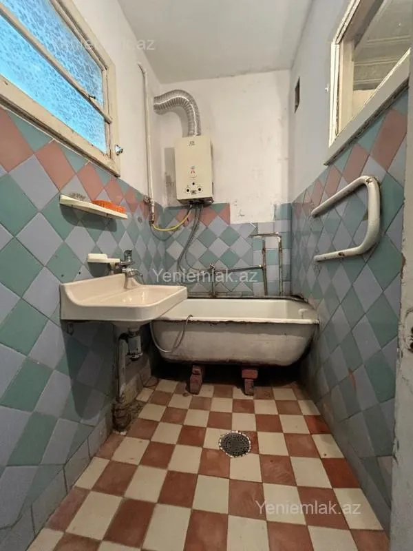 Satılır 3 otaqlı köhnə tikili 85 m²