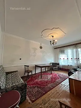 Satılır 3 otaqlı köhnə tikili 85 m²