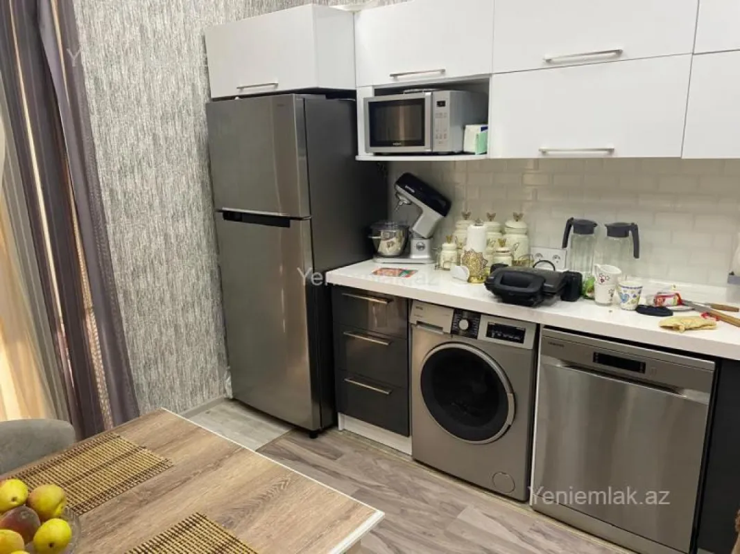 Kirayə verilir 4 otaqlı yeni tikili 148 m²