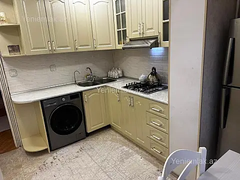 Satılır 4 otaqlı köhnə tikili 110 m²
