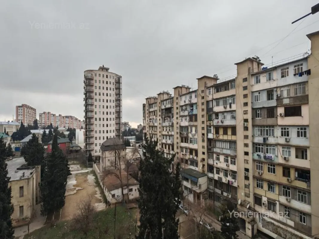 Satılır 3 otaqlı köhnə tikili 80 m²