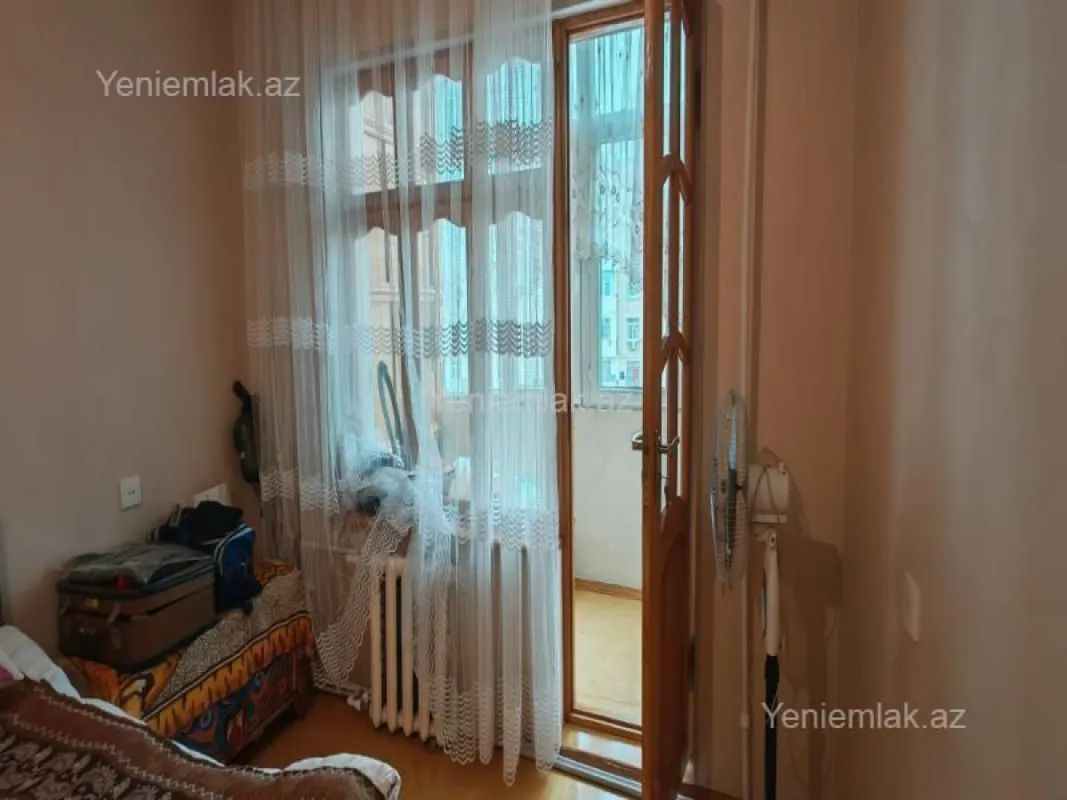 Satılır 3 otaqlı köhnə tikili 80 m²