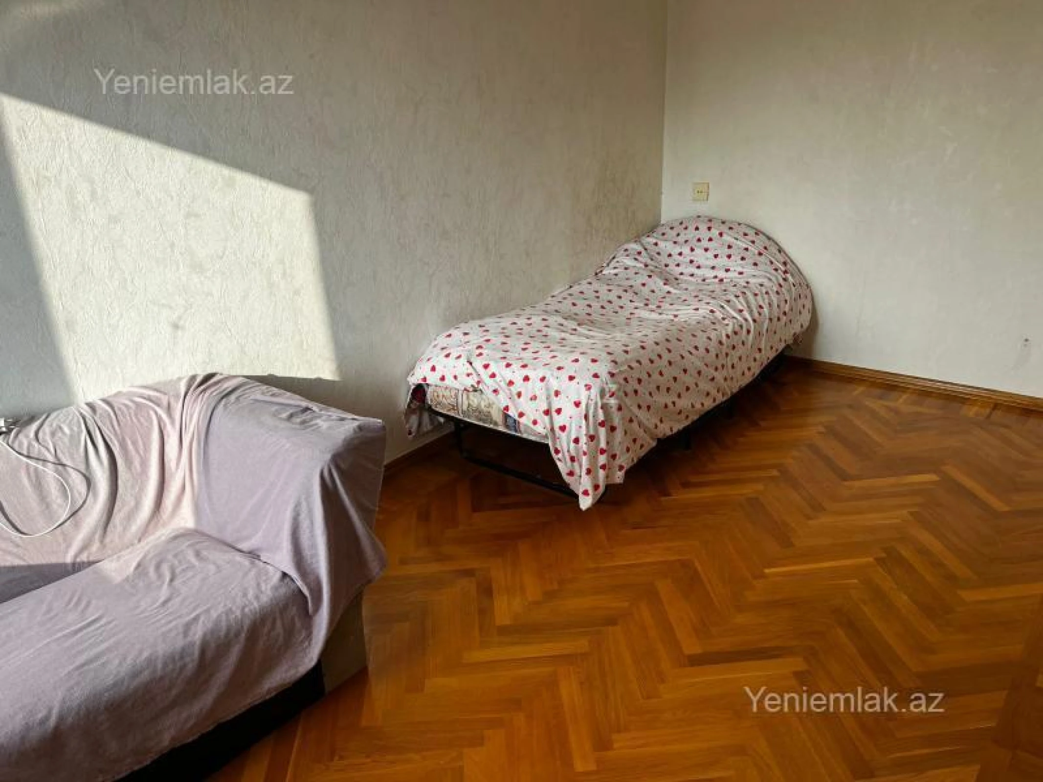 Satılır 4 otaqlı köhnə tikili 80 m²