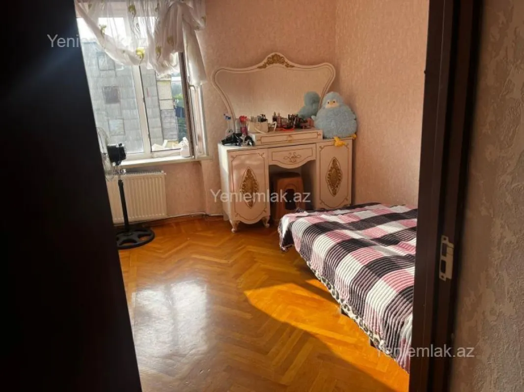 Satılır 4 otaqlı köhnə tikili 80 m²