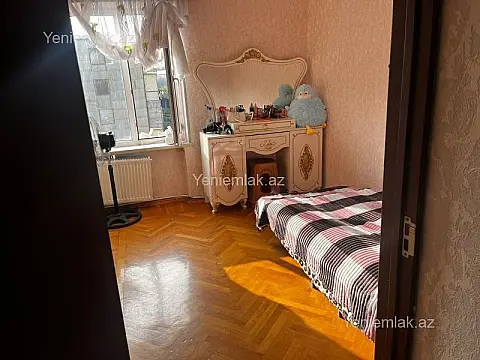 Satılır 4 otaqlı köhnə tikili 80 m²