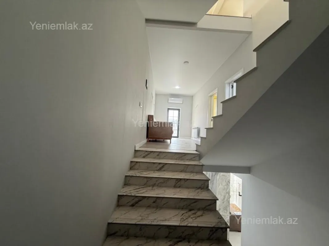 Satılır 5 otaqlı həyət evi 309 m²