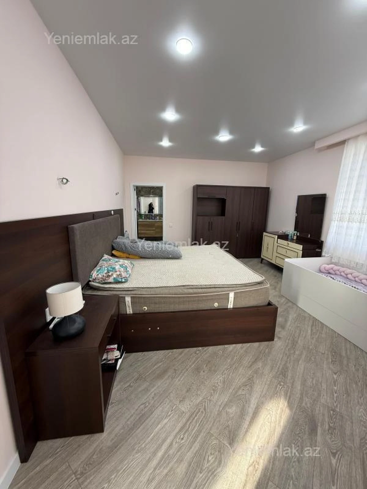 Satılır 5 otaqlı həyət evi 309 m²