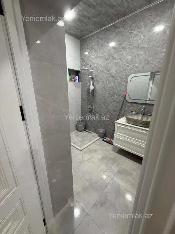 Satılır 5 otaqlı həyət evi 309 m²