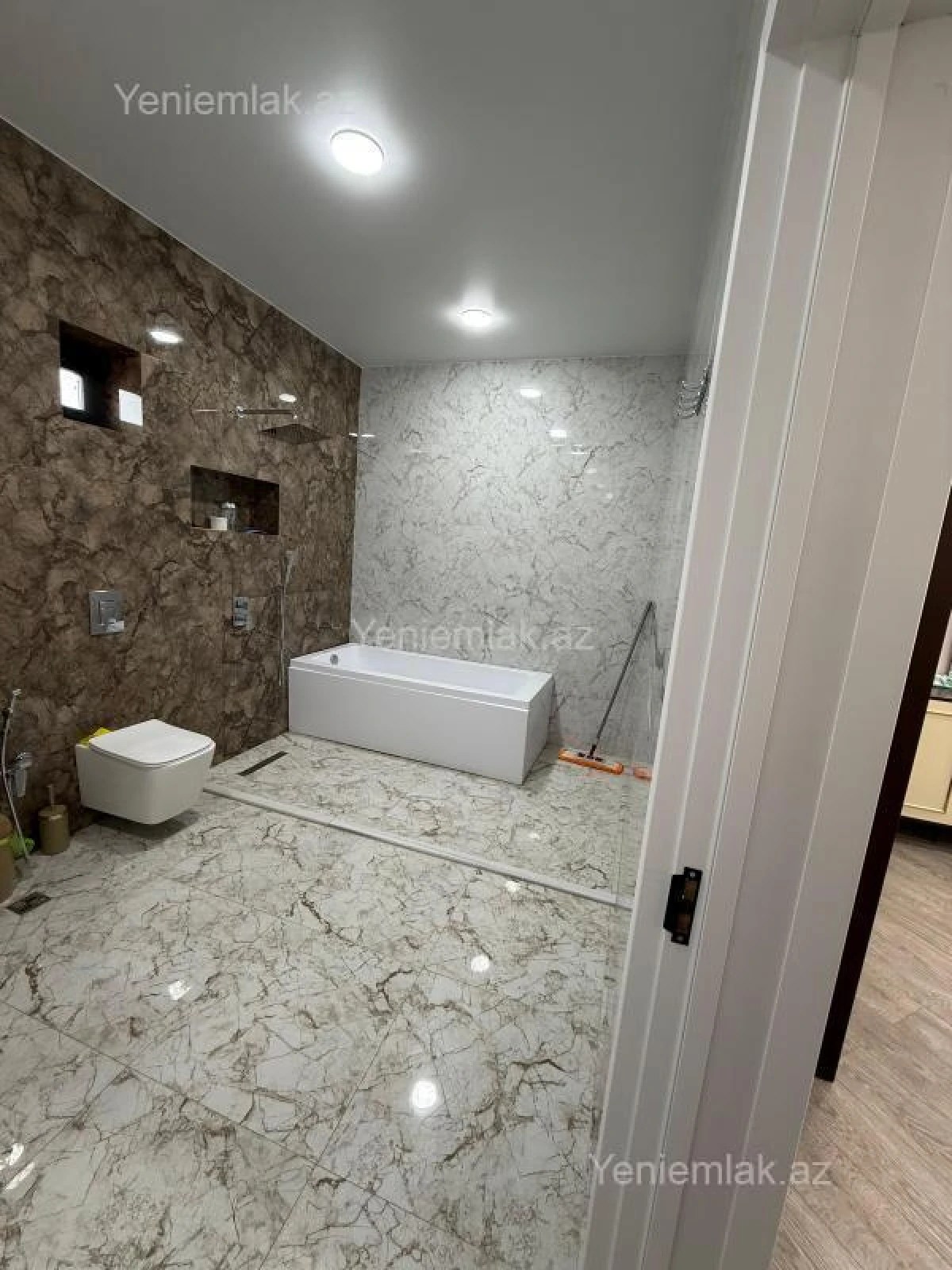 Satılır 5 otaqlı həyət evi 309 m²