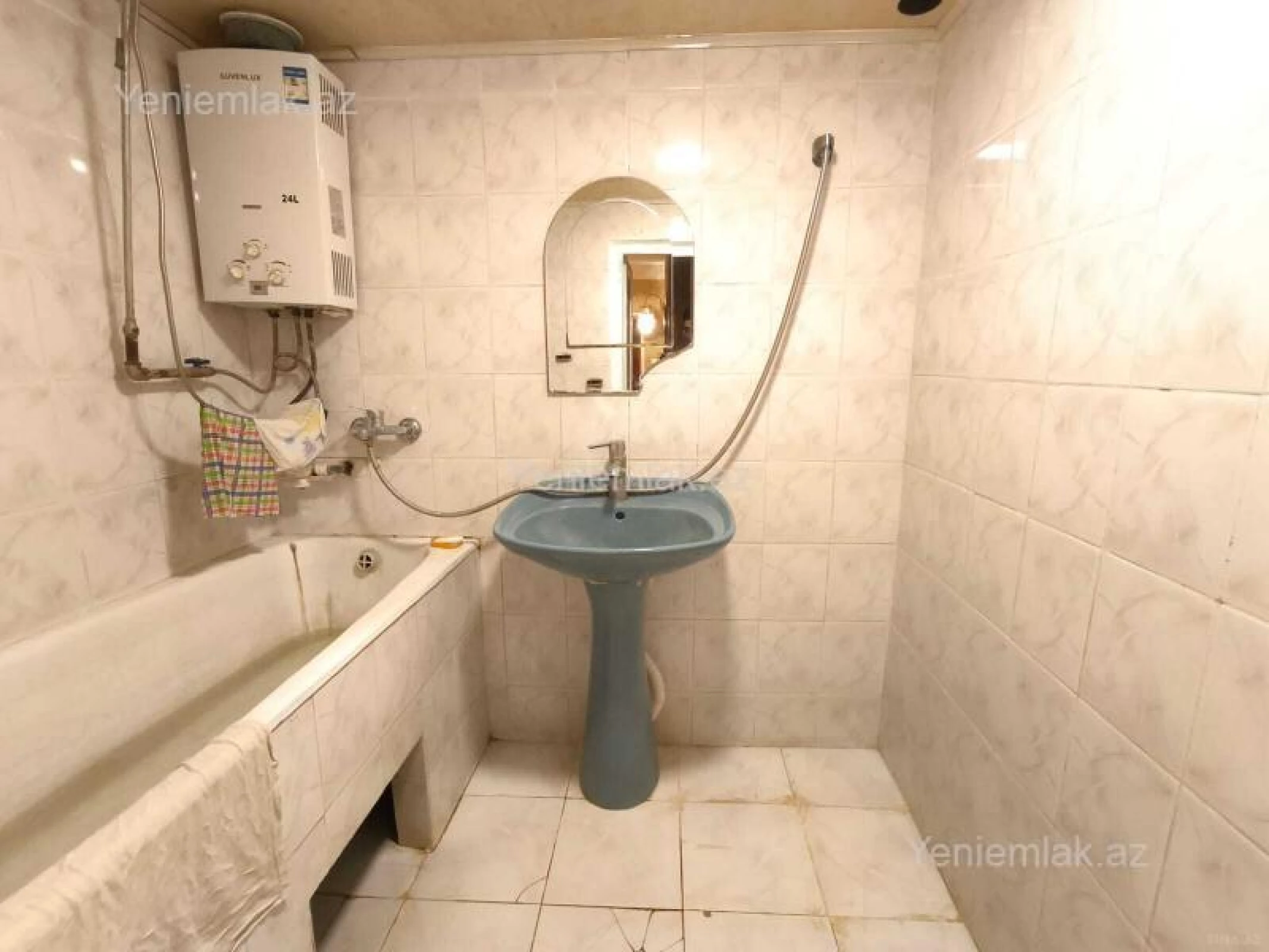 Satılır 3 otaqlı köhnə tikili 100 m²