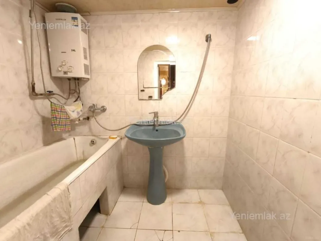 Satılır 3 otaqlı köhnə tikili 100 m²