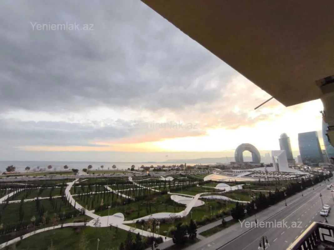 Satılır 3 otaqlı köhnə tikili 100 m²