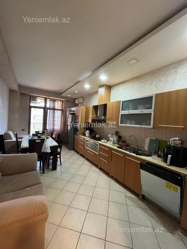 Satılır 3 otaqlı yeni tikili 185 m²