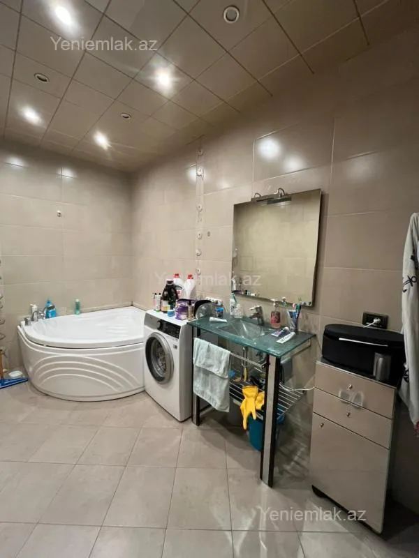 Satılır 3 otaqlı yeni tikili 185 m²