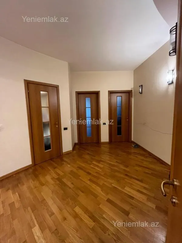 Satılır 3 otaqlı yeni tikili 185 m²