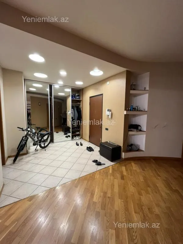 Satılır 3 otaqlı yeni tikili 185 m²
