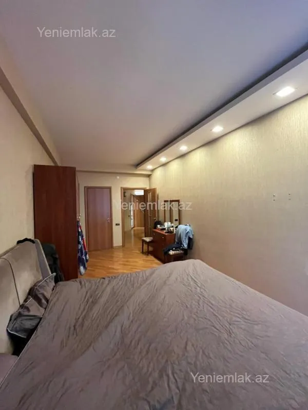 Satılır 3 otaqlı yeni tikili 185 m²