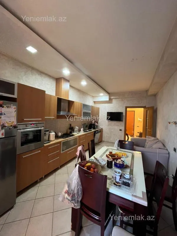 Satılır 3 otaqlı yeni tikili 185 m²