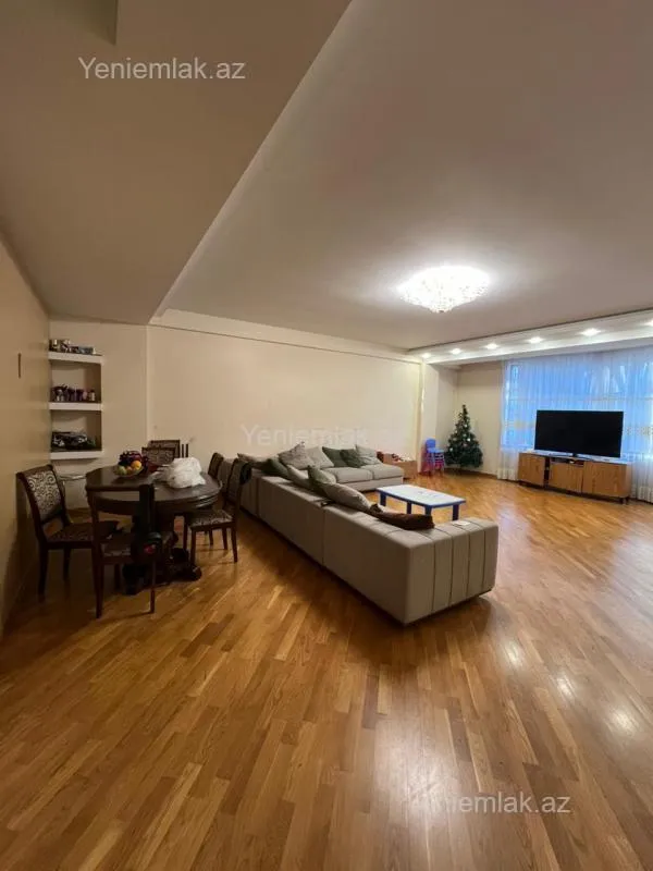 Satılır 3 otaqlı yeni tikili 185 m²
