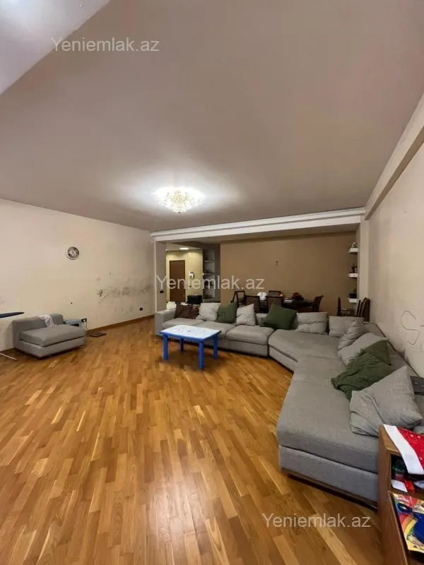 Satılır 3 otaqlı yeni tikili 185 m²
