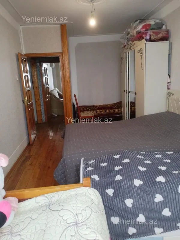 Satılır 2 otaqlı köhnə tikili 57 m²