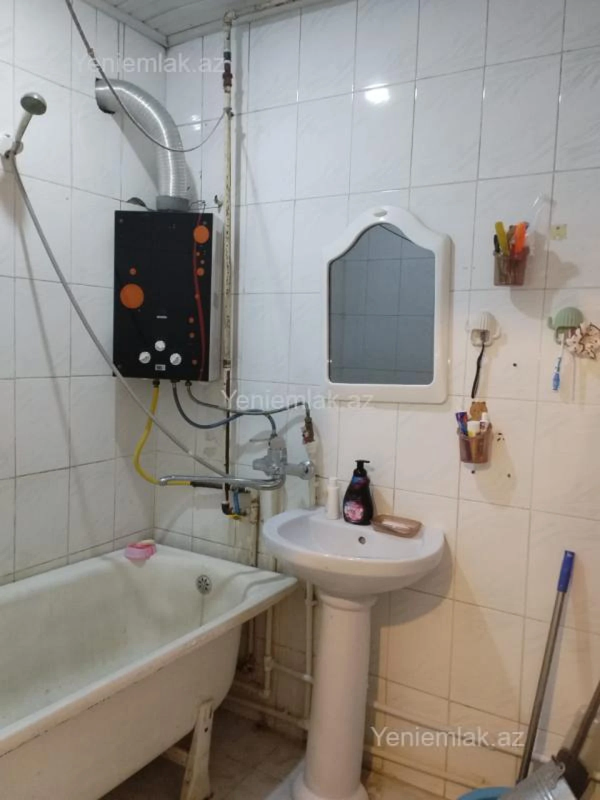 Satılır 2 otaqlı köhnə tikili 57 m²