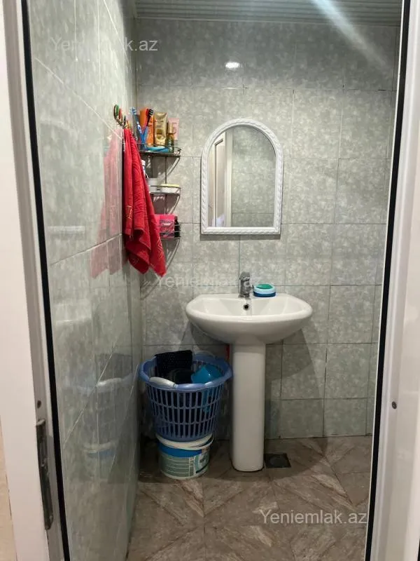 Satılır 2 otaqlı köhnə tikili 65 m²