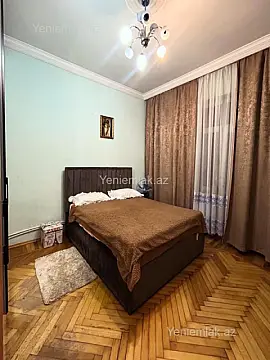 Satılır 2 otaqlı köhnə tikili 70 m²