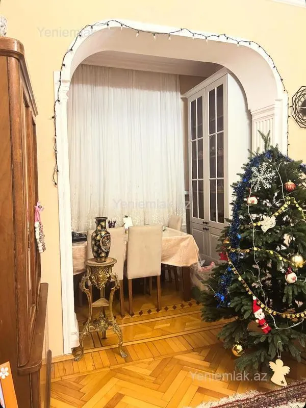 Satılır 2 otaqlı köhnə tikili 70 m²
