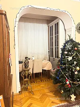 Satılır 2 otaqlı köhnə tikili 70 m²
