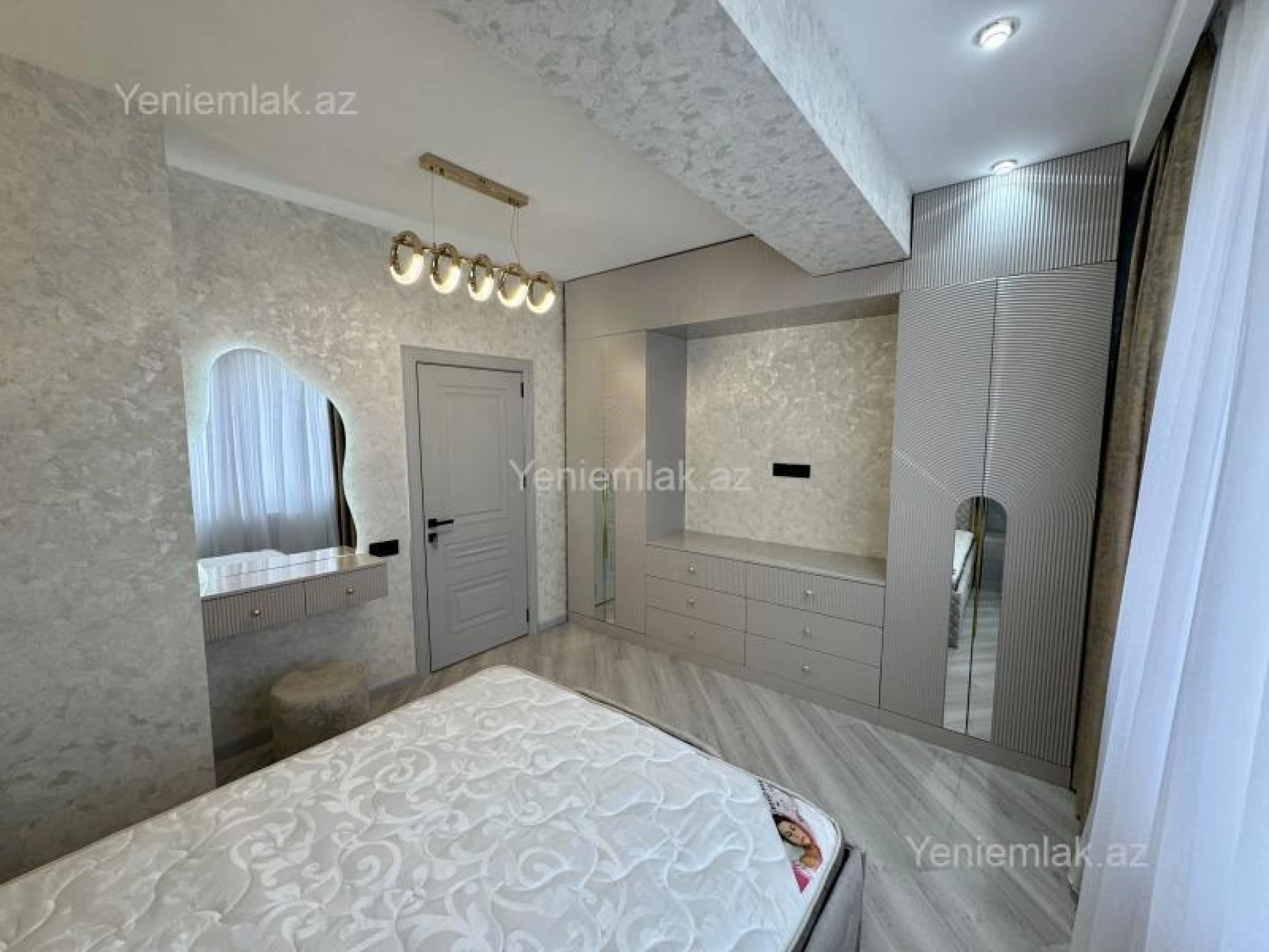 Satılır 3 otaqlı yeni tikili 90 m²