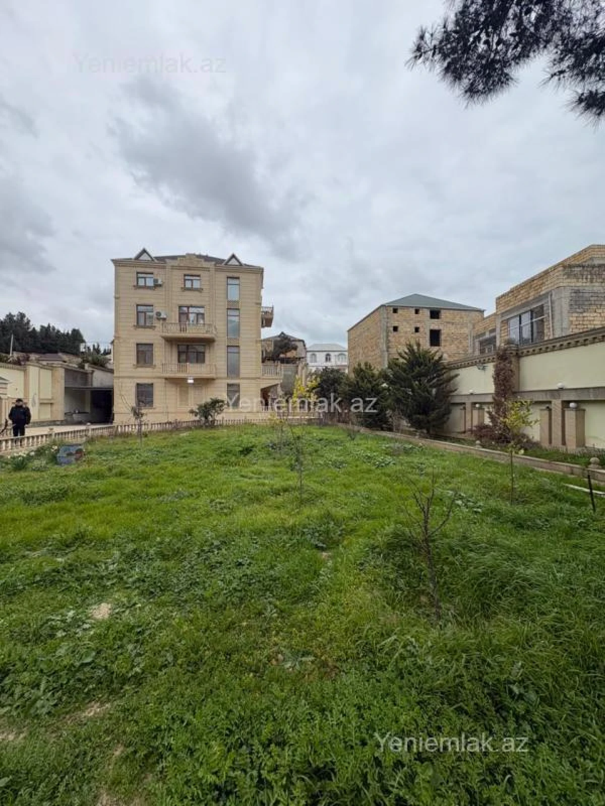 Satılır 6 otaqlı həyət evi 450 m²