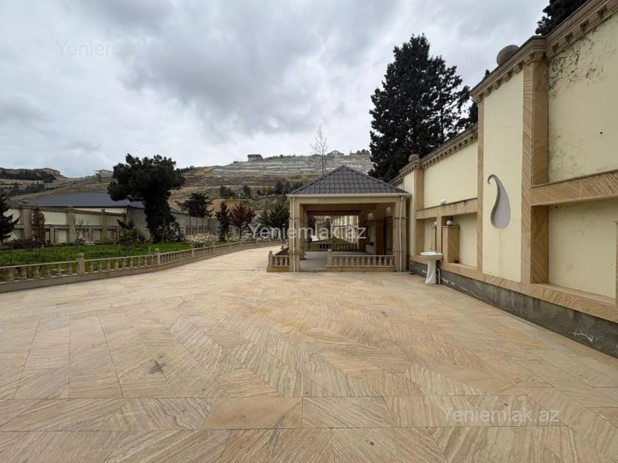 Satılır 6 otaqlı həyət evi 450 m²