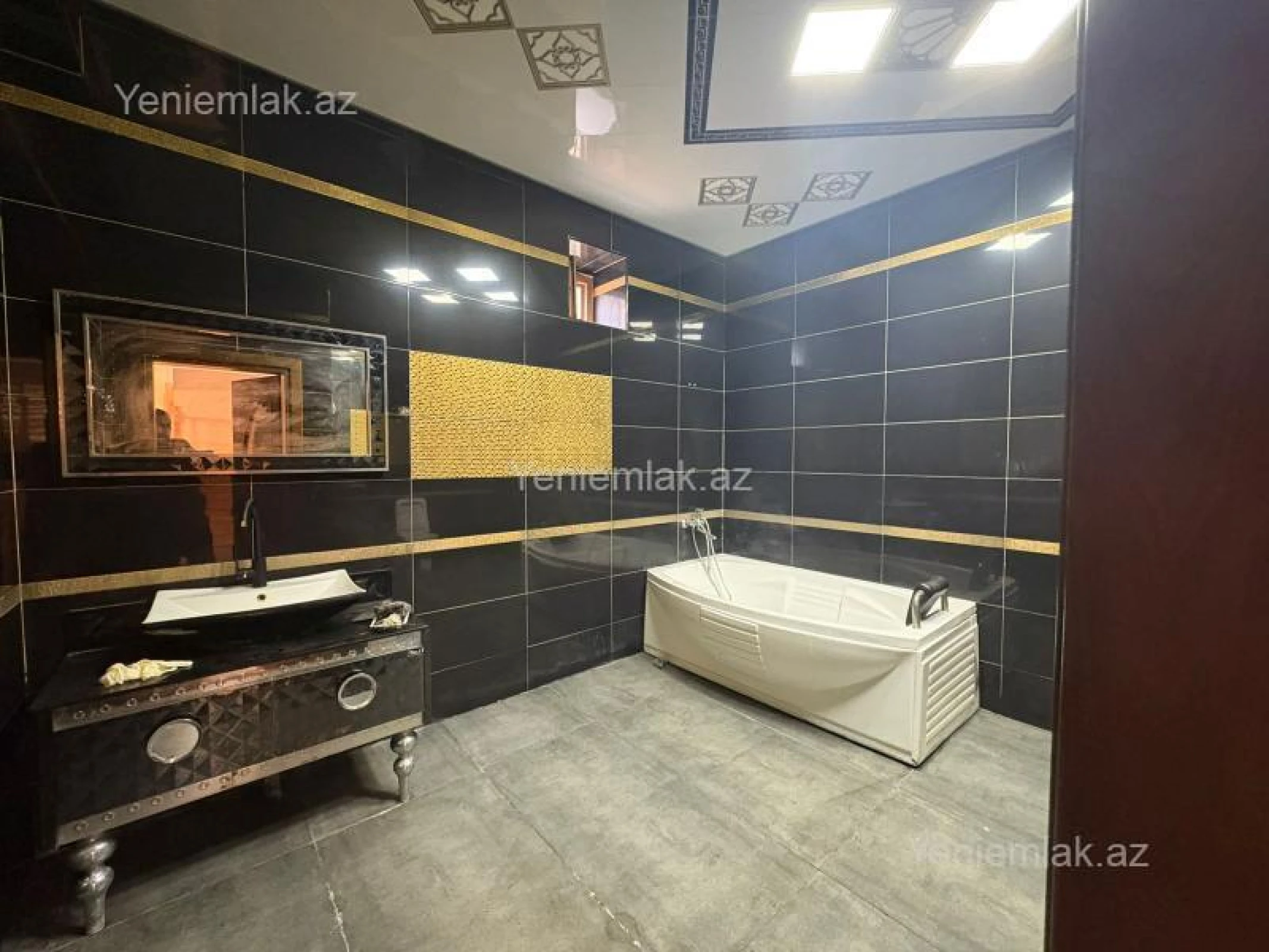 Satılır 6 otaqlı həyət evi 450 m²