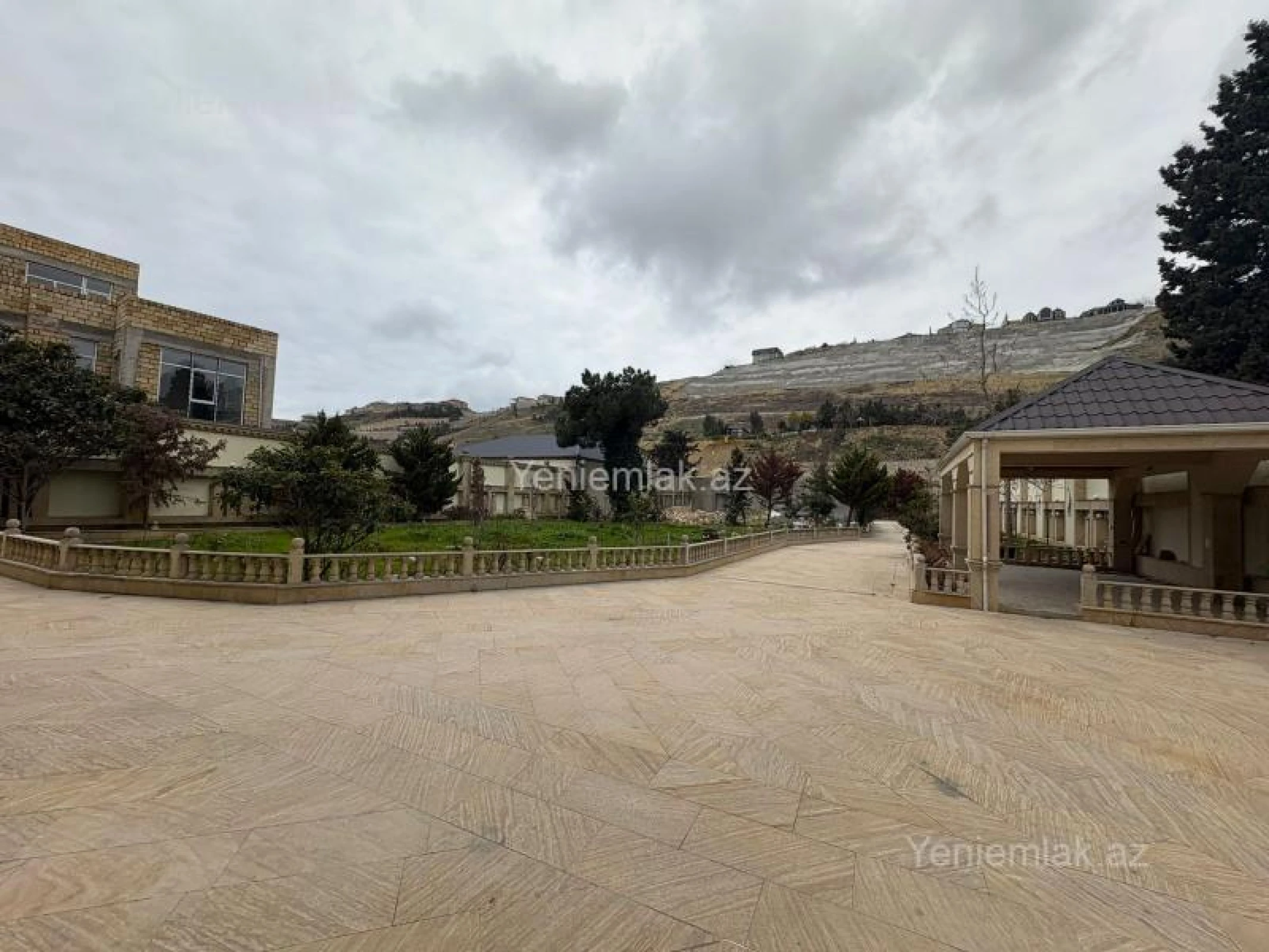 Satılır 6 otaqlı həyət evi 450 m²