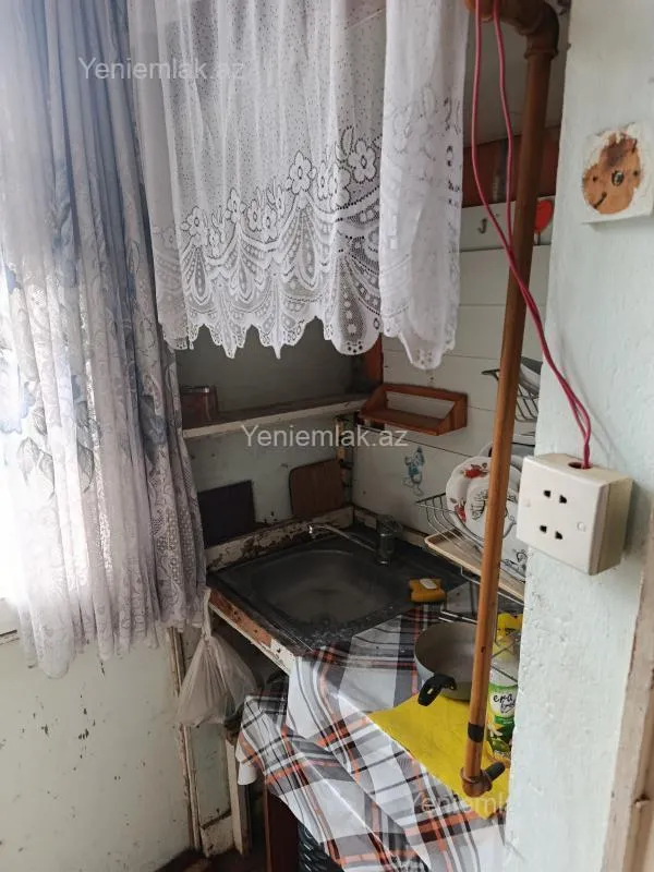 Satılır 1 otaqlı köhnə tikili 20 m²