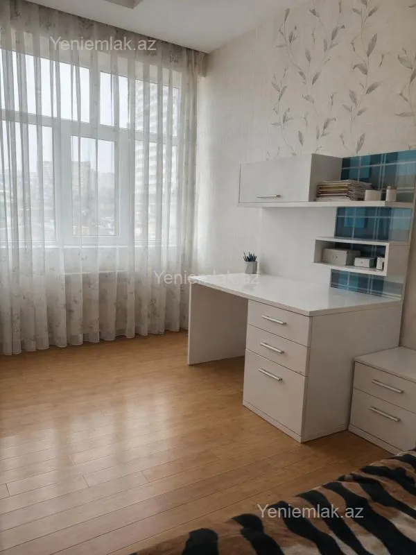 Satılır 3 otaqlı yeni tikili 80 m²