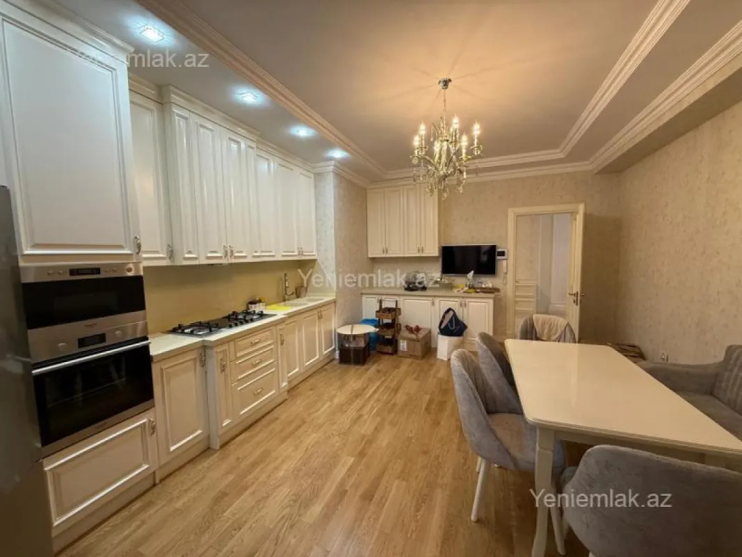 Satılır 4 otaqlı yeni tikili 185 m²